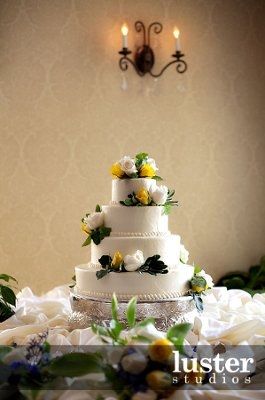 Show us those wedding cakes!!!