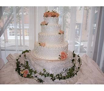 Show us those wedding cakes!!!
