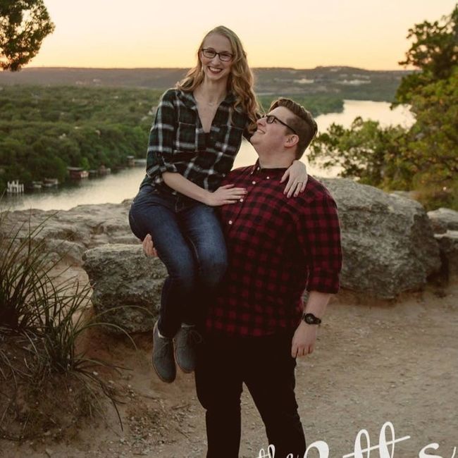 Engagement picture outfit ideas for a casual bride?