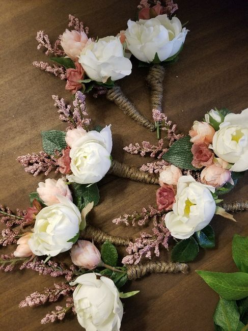 diy Wedding signs & Boutinneires 6