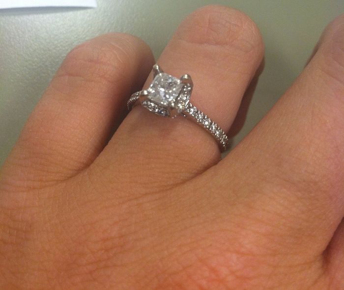 saw a saphire e-ring today and my heart melted :)