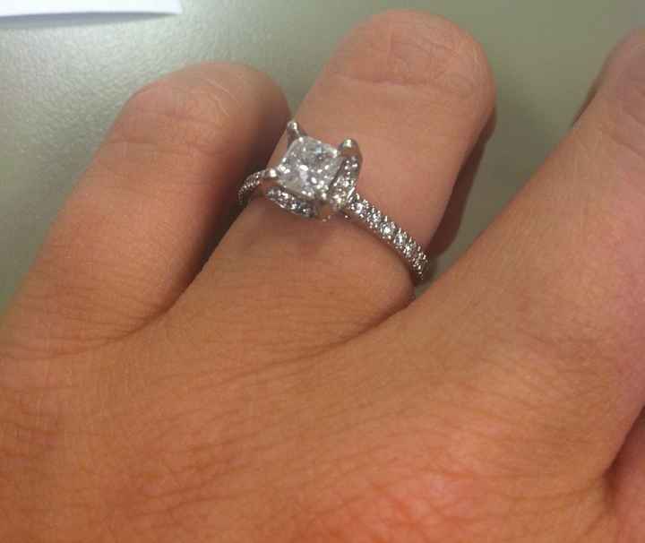 saw a saphire e-ring today and my heart melted :)