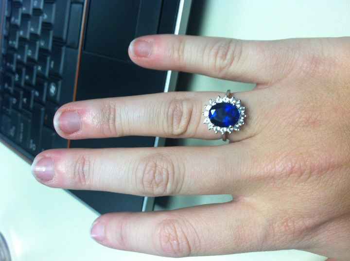 saw a saphire e-ring today and my heart melted :)