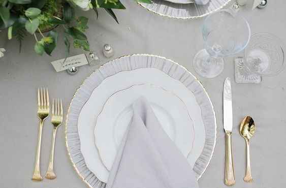 Question about plates on reception tables - 1