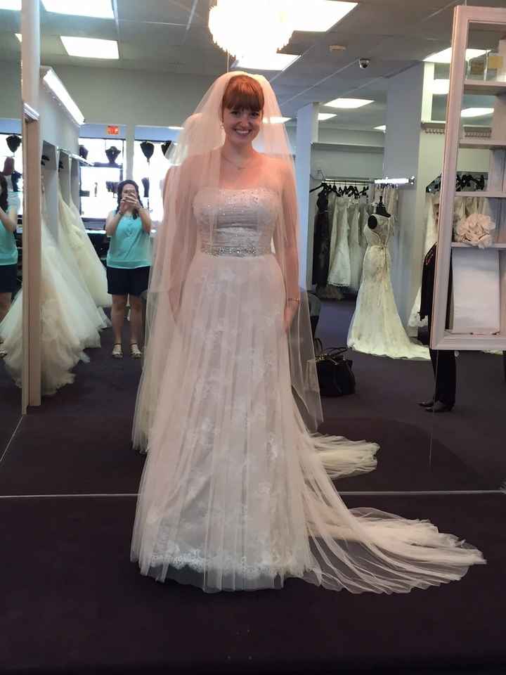 I looove dress threads! Are you rocking white?