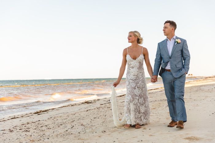 Anyone not bustle their dress? 4