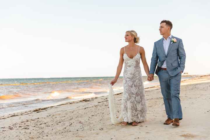 Anyone not bustle their dress? - 1