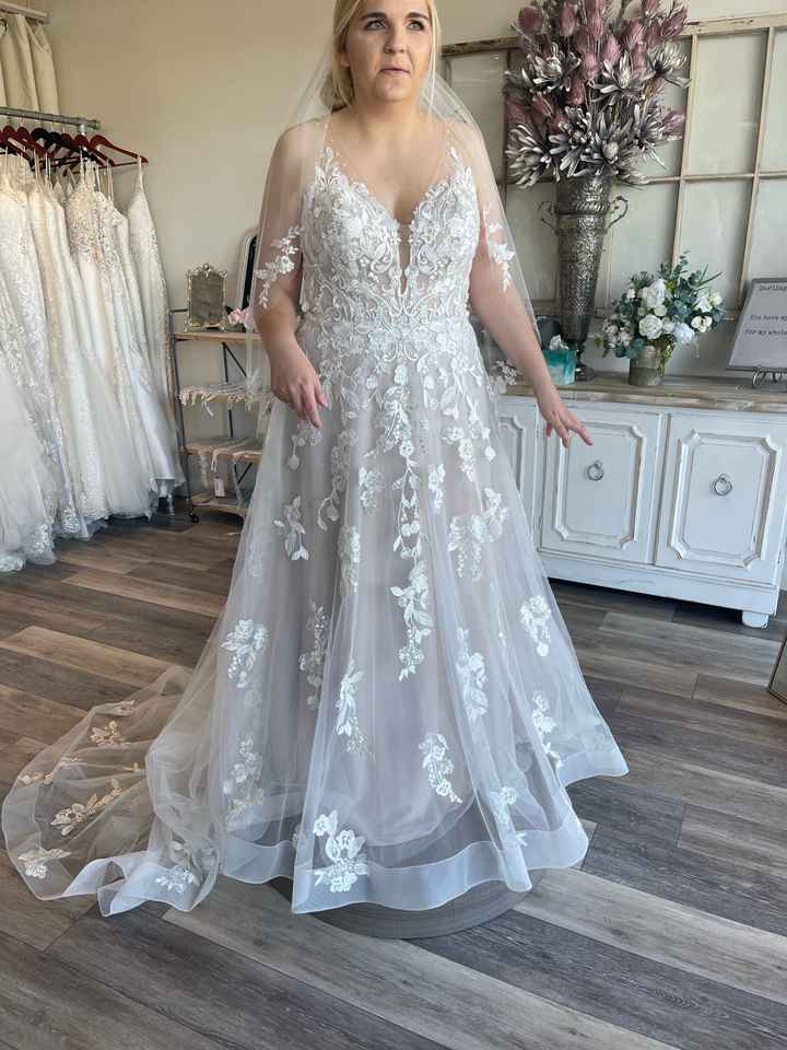 SOS: Need help finding a dupe for the show me your mumu Jasmine dress. It's  only available at the end of May, and our ceremony is mid May. :  r/weddingdress