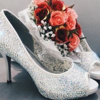 Who Has Comfortable Wedding Shoes (HEELS)?
