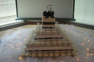 Show us those wedding cakes!!!
