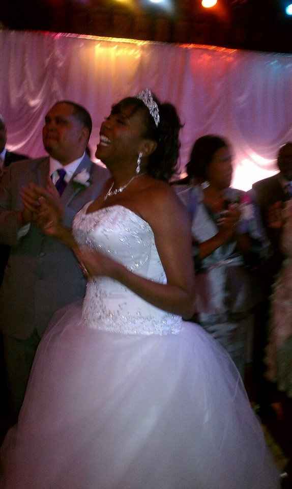 SMY favorite wedding dress pic.