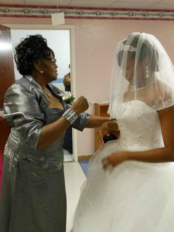 SMY favorite wedding dress pic.