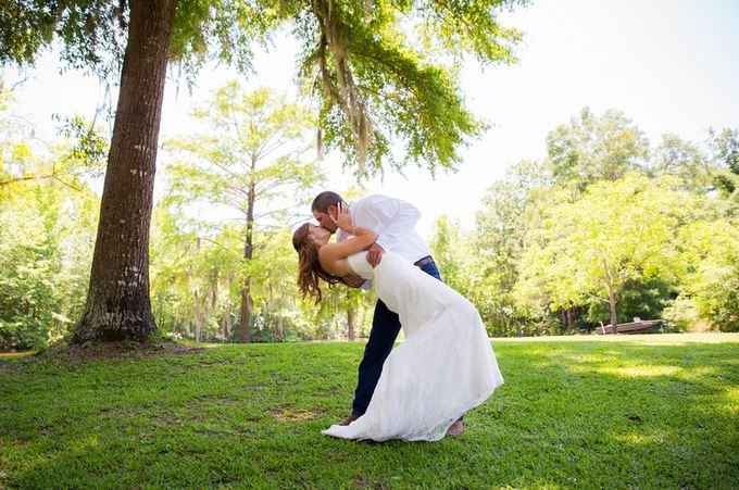 Has anyone else recreated a favorite engagement photo on their wedding day?