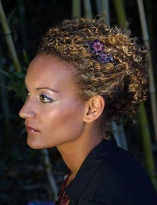 Need hair help ...any body with naturally curly shoulder-length hair?