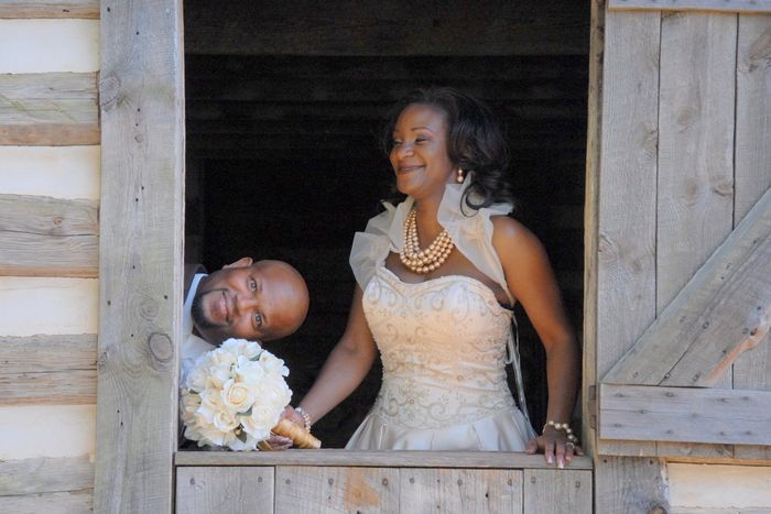 I'm craving wedding!!! Share with me your wedding pics!! please....
