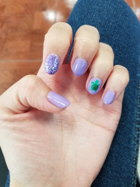 Any try rhinestones on gel nails 4