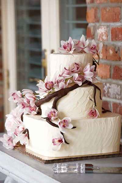 cake, but with sweet pea flowers