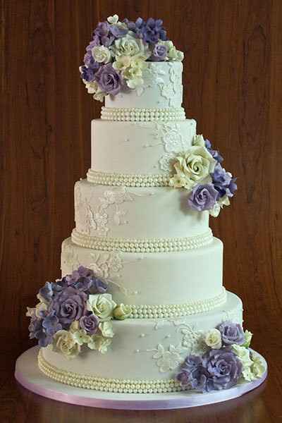 cake I love, but with sweet peas
