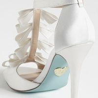 Show me your shoes, please!