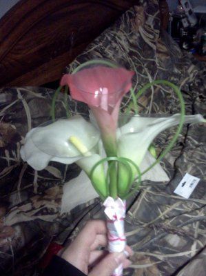 I did all my centerpeices and bouquets!