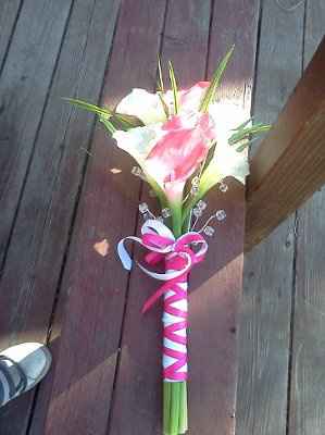 I did all my centerpeices and bouquets!