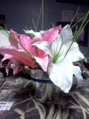 I did all my centerpeices and bouquets!