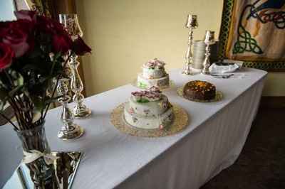 What did/will your wedding cake look like?