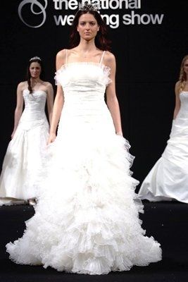 Dream Dress.. not sure where to find it :(  Pic inside!
