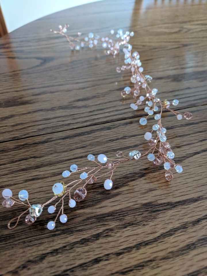 What jewelry is everyone wearing? - 1