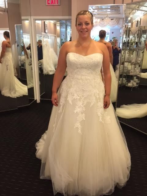 First dress fitting pronovias