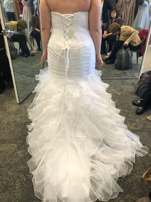 Would love to see your dresses!! 3