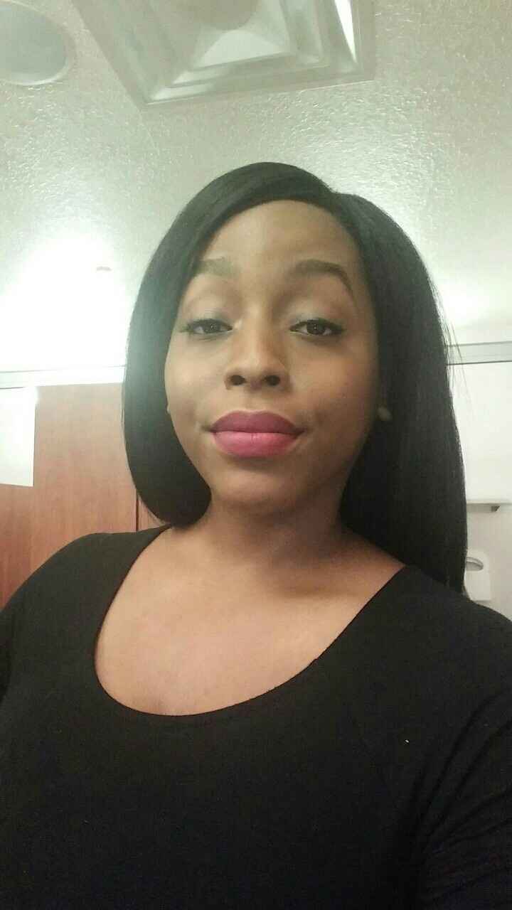 Show me your red lips!