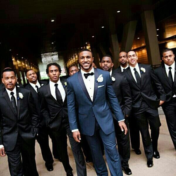 Does the groom have to match the groomsmen?