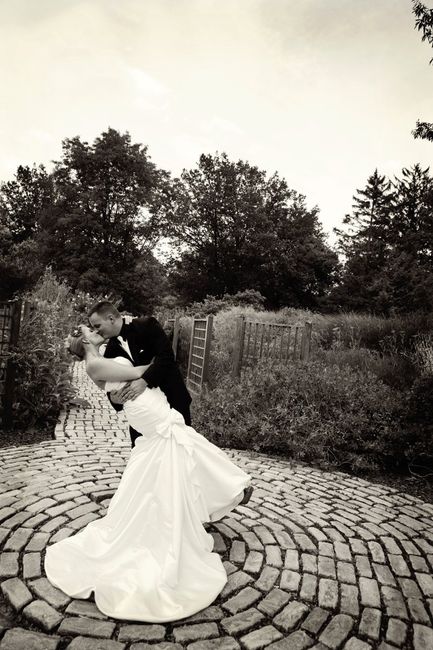 I'm craving wedding!!! Share with me your wedding pics!! please....