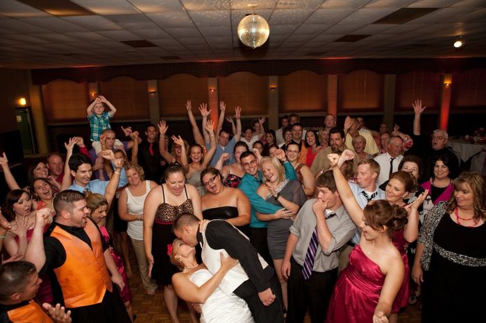 I'm craving wedding!!! Share with me your wedding pics!! please....
