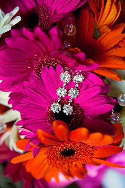 Oooooh, SHINY! Let's see your wedding bling!