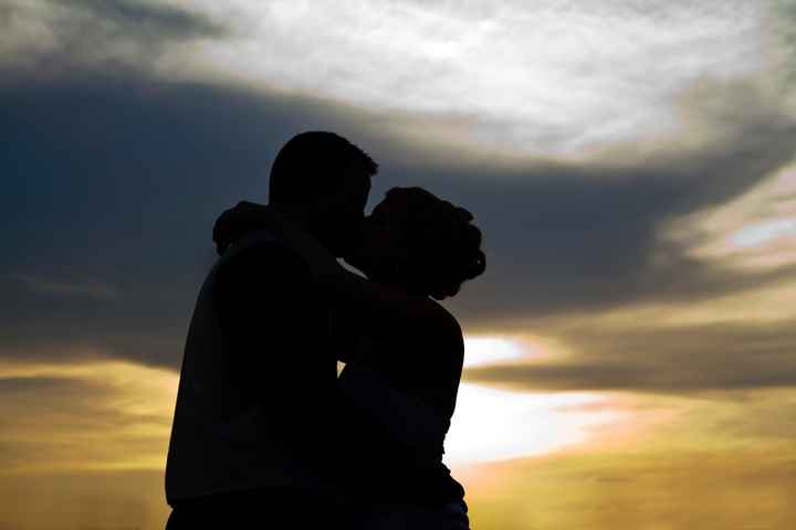 I'm craving wedding!!! Share with me your wedding pics!! please....