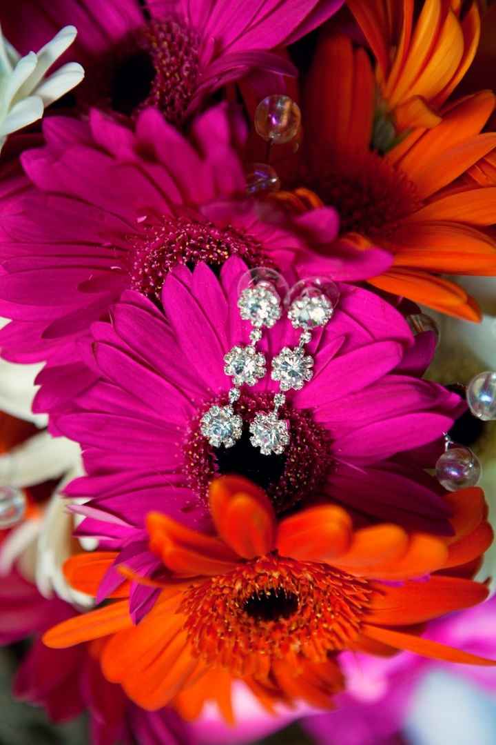 Oooooh, SHINY! Let's see your wedding bling!