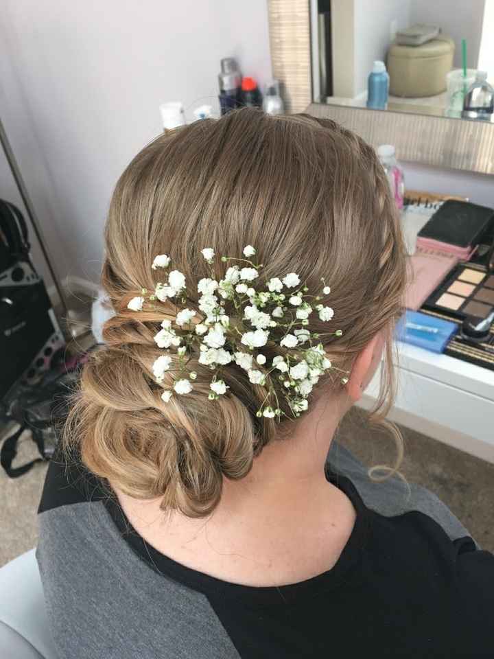 Brides: Show me real flowers in your hair