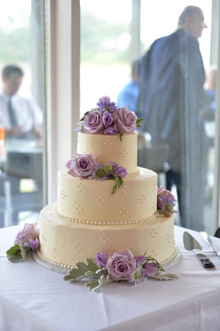 Wedding cake without flowers or ribbons - show me yours!