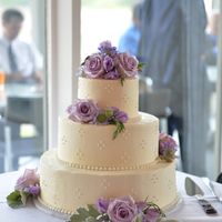 Wedding cake without flowers or ribbons - show me yours!