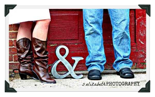 We got a preview of our engagement *pics* tonight!!!!