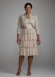What color is your mom wearing?