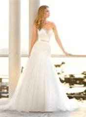 Identifying a dress..