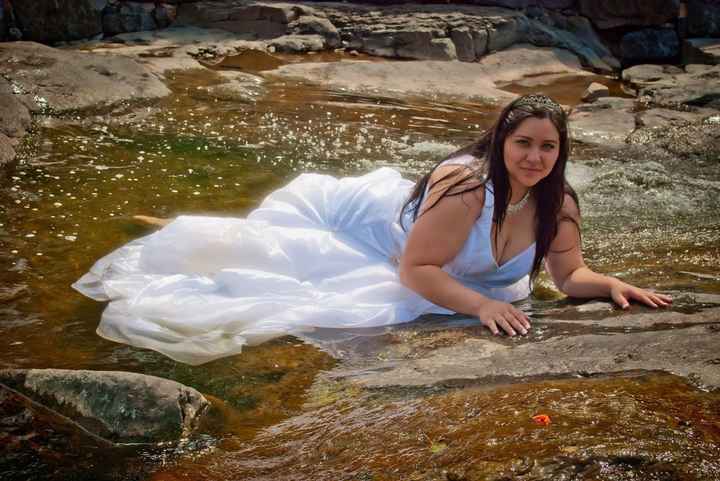 My TRASH THE DRESS session photos are in!! *pics*