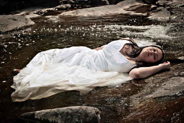 My TRASH THE DRESS session photos are in!! *pics*