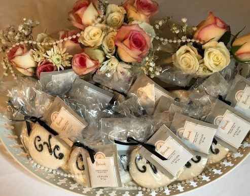 Regina Bakery - Cincinnati Ohio - Monogram Cookie favors 