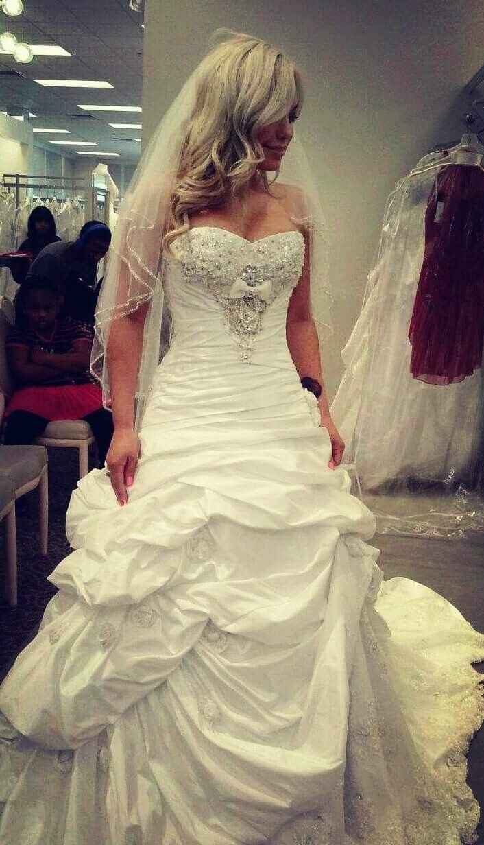 SHOW ME YOUR DRESSES!