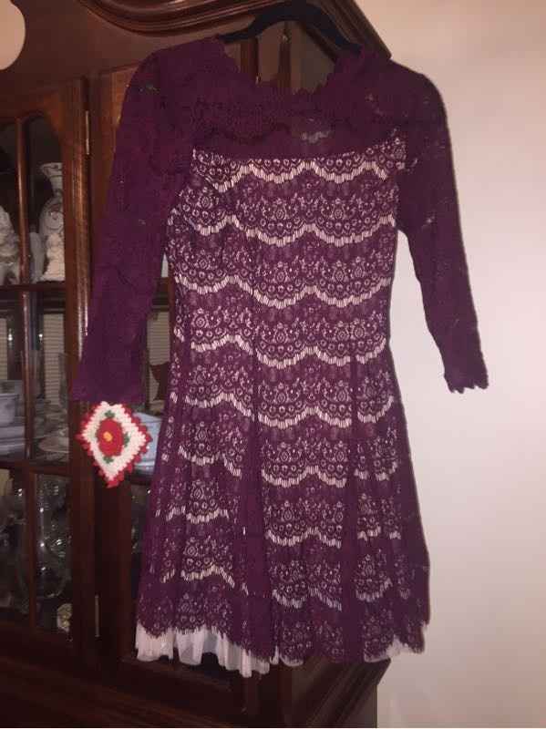 Nail color to go with my dress for engagement shoot?