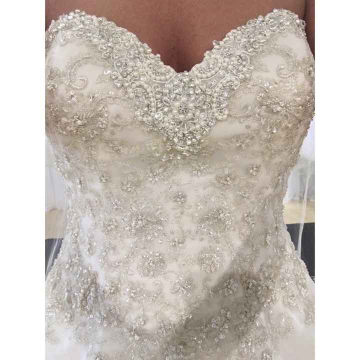 I looove dress threads! Are you rocking white?